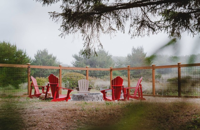 Remodeled Copalis Beach cottage with fully fenced yard