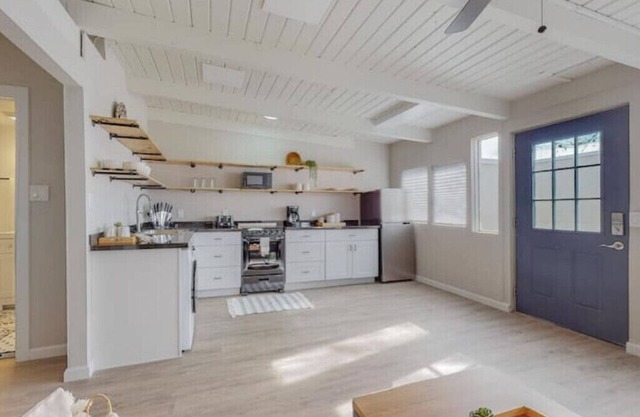 Remodeled Courtyard Apt w/King Bed, In-Unit W&Dnn