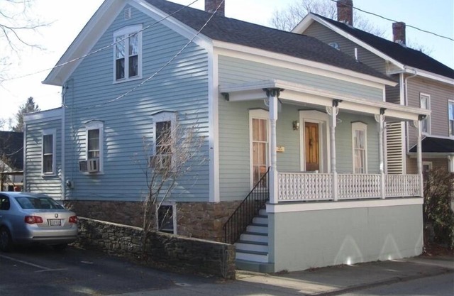 Remodeled Downtown Newport Home: Steps from Everything in Town