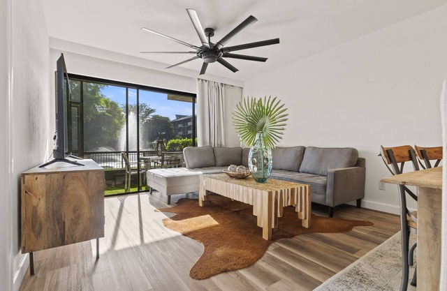 REMODELED LESS THAN 5 MINTUES FROM THE BEACH!