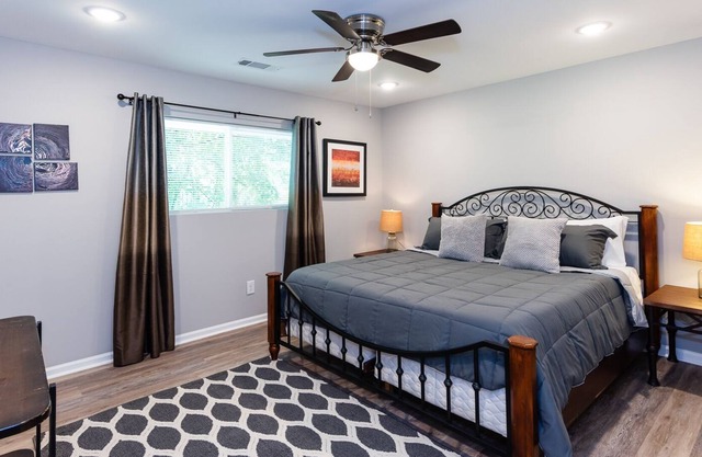 Remodeled, Spacious & Cozy House. Close to the best part of Atlanta