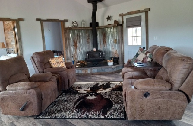 Remote cabin for newlyweds or hunters. Wildlife, solitude, stillness abound.