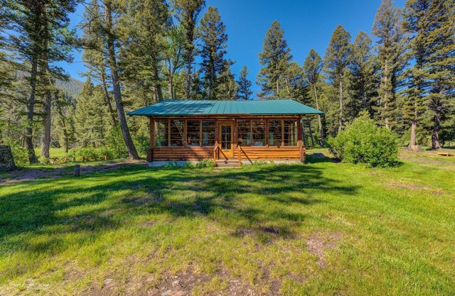 Remote, comfortable rustic cabins, tranquil stream-side, nature at your doorstep