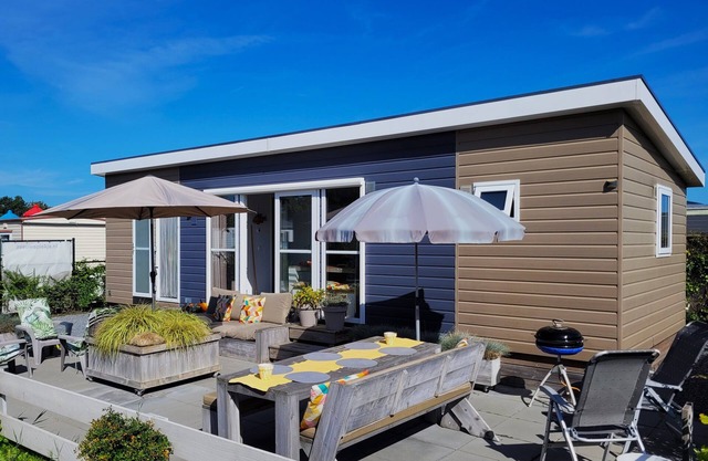 Renesse Zeeland: Modern 4 person Chalet by the sea. Modernes Chalet am Meer.