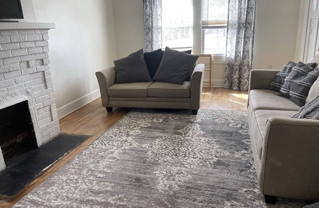 Rennovated 2 BR /1 Bath Apt Close to Shopping, Restaurants, Concord & Charlotte