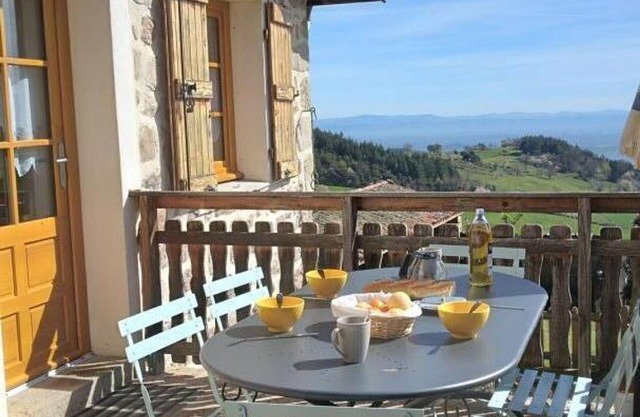 Renovated cottage with fireplace and garden 15 km from ski slopes