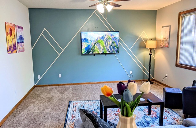 Renovated 2-bed apt, right next to downtown Omaha