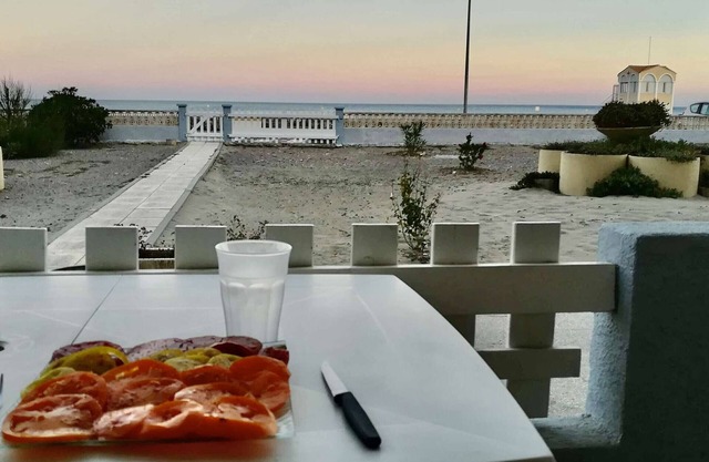 Renovated 2-room apartment for 4 people with private garden - Beach a stone's throw away