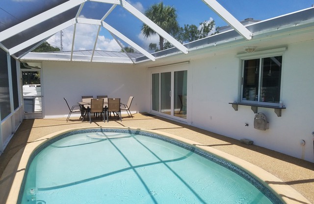 Renovated 4 Bedroom/3 Bath/Pool Home Sleeps 14
