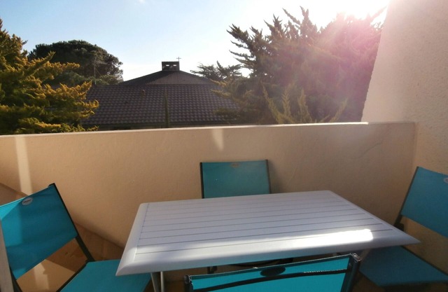 Renovated 4-Person Apt in Seignosse: Central, Quiet, Near Beach, Balcony