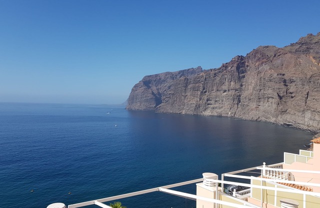 Renovated apartment with pool and sea views in Los Gigantes