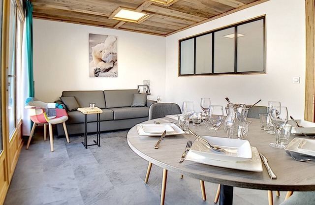 Renovated Apartment Near Pistes · Balcony · Sauna · Hammam · WIFI · Sleeps 6