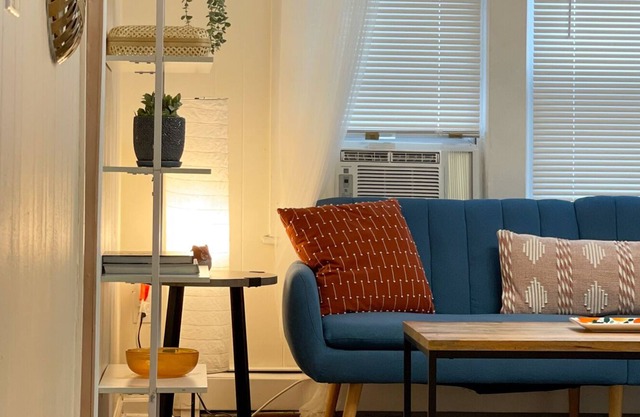 Renovated Apt - 4min walk from Wesleyan & Main St