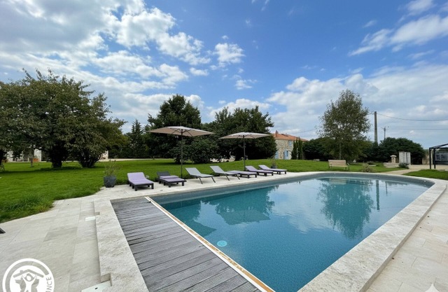 Renovated barn with spa and pool near Poitevin Marsh