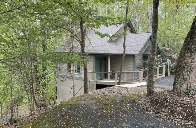Renovated Boone Deluxe Cottage with 2 bed 2 bath, sleeps 6 max, pet friendly