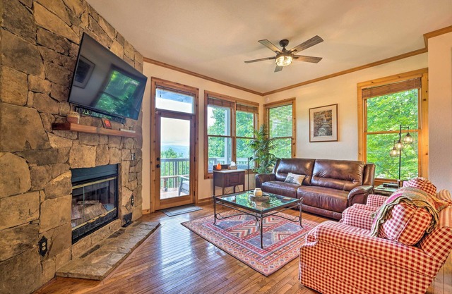 Renovated Burnsville Condo in Gated Community