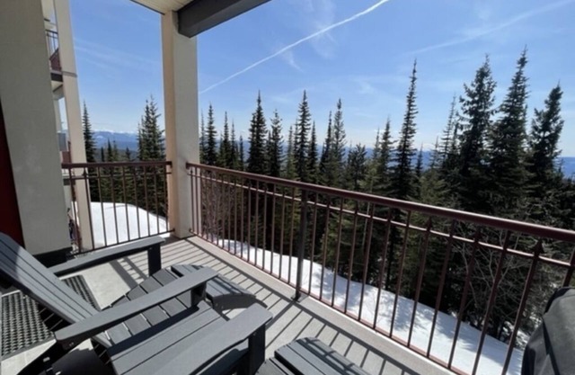 Renovated 2 bed/2 bath Condo in the very desirable Grandview Complex