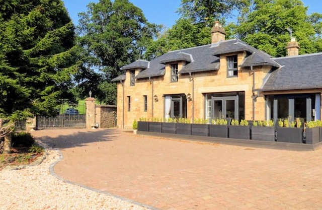 Renovated characterful coach house close to Loch Lomond and Helensburgh