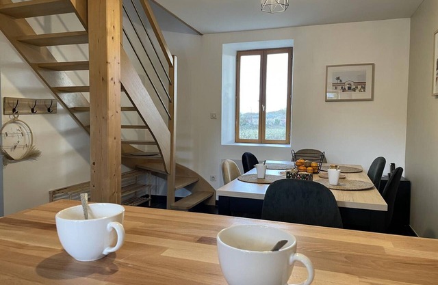 Renovated cottage with shared pool, pets allowed, near Néris-Les-Bains