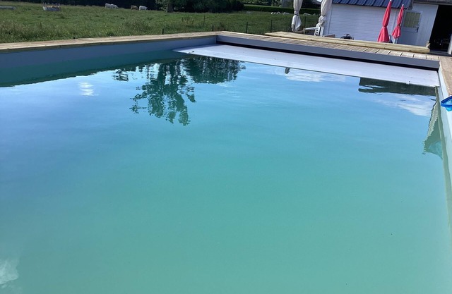 Renovated country house, quiet location, private heated pool