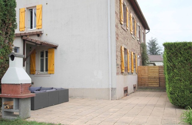 Renovated Family Apartment with Garden & BBQ, Luxeuil-les-Bains
