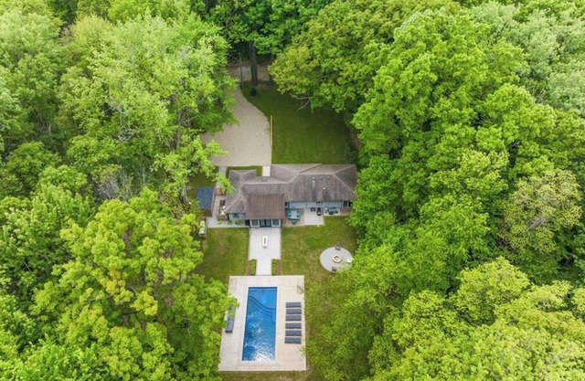 Renovated House - Private Heated Pool Sleeps 10, tucked away, walkable to beach