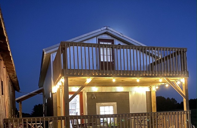 Renovated milk parlor with beautiful views! Ready for your relaxing getaway.