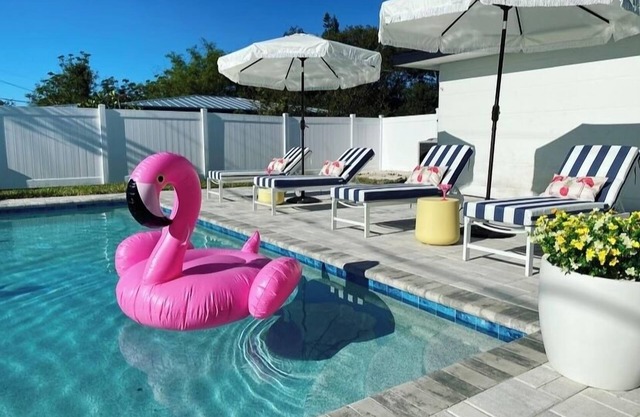 Renovated Modern Spacious Ranch with Pool near Siesta Key Beach and Downtown SRQ