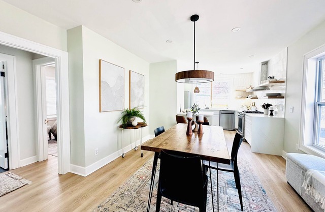 Renovated Modern Sunset Vibes townhome by Downtown CLE with AC Hot Tub