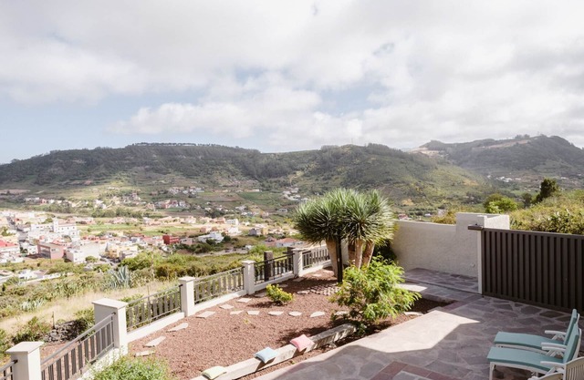 Renovated rustic house with stunning views, 2 bedrooms, 2 bathrooms, Wi-Fi