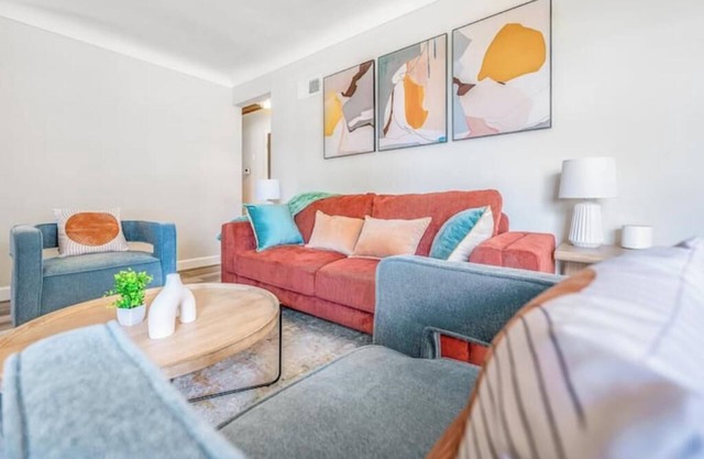 Renovated Stylish Home Central New Furnishings