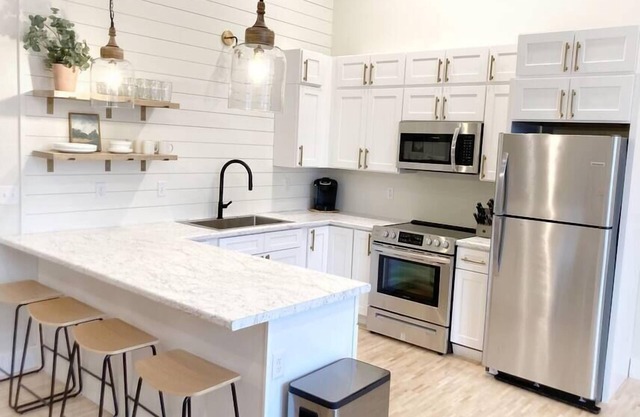 Renovated Townhouse On The Water #5