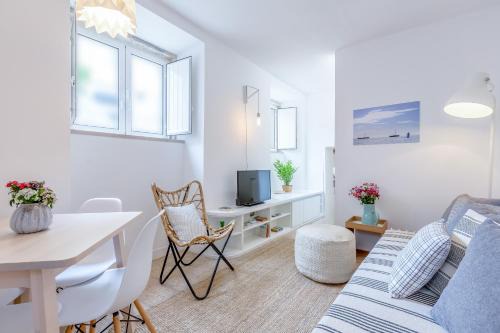 Renovated Typical Baixa Apartment, By TimeCooler