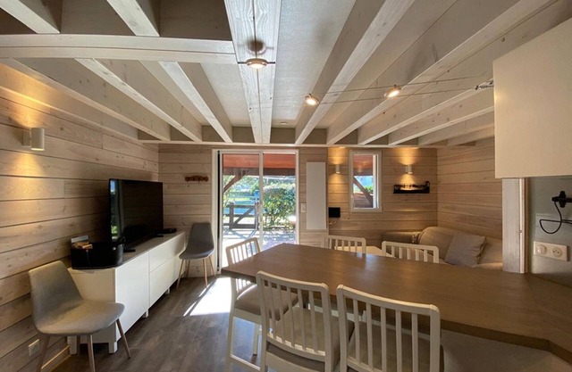 Renovated Villa Patio Near Port & Hossegor Center with Private Parking & WiFi