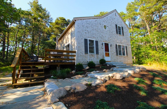 Renovated Wellfleet Retreat: Comfort Amidst Pine Trees (2384)