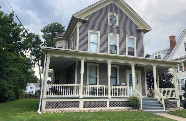 Rent A Room In This Spacious Victorian