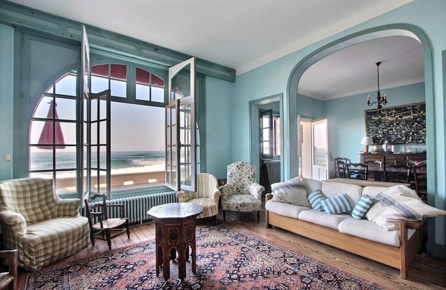 Rent family villa facing the ocean in Hossegor - sleeps 16