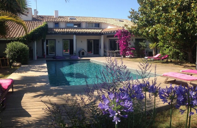 Rent Modern Villa 300 M2 Large heated swimming pool bio UV Garden 1200m2