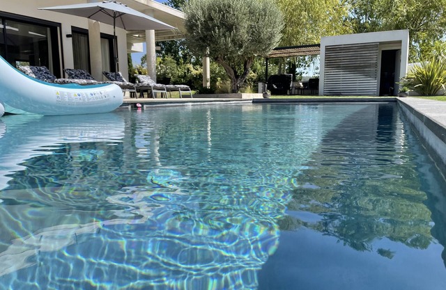 Rental Architect-designed villa Aix en Provence (Cabries) for 8 people