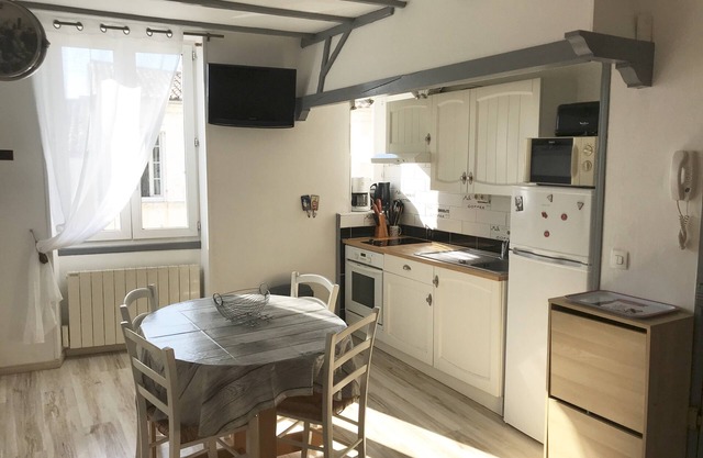 Rental F1 BIS 30 m2 in SAUJON 17 at 2 minutes walk from the cure