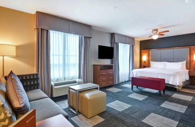 Resort Living at Its Best:2 Accessible Units w/Free Breakfast and Parking