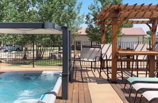 Resort Style Family Fun with guest house