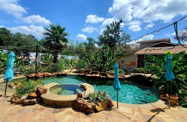 Resort Style Getaway--minutes from town