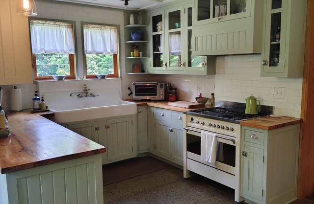 Restful Dawn Rustic meets Luxury. Hot Tub, Outdoor Shower, Mini Gym & Fire Pit