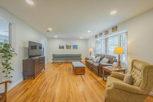 Restful Riverside Residence w Firepit