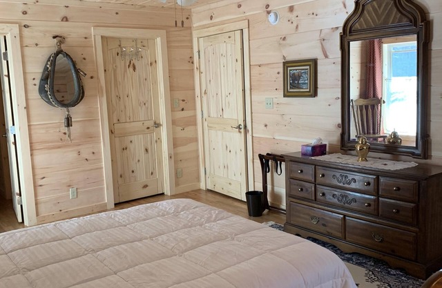 Retreat Log Cabin in Saluda, NC