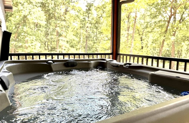 Retreat near The Villages with Hot Tub