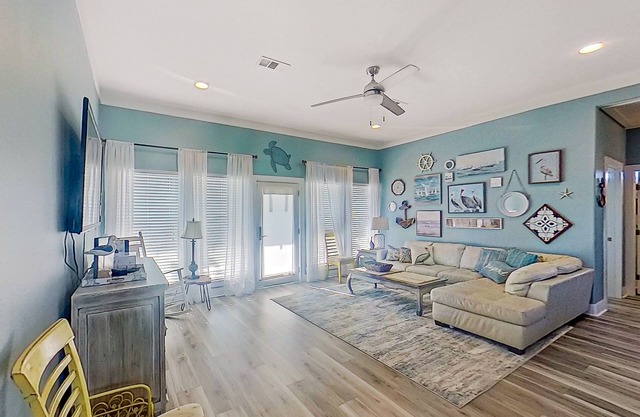 Retreat | Steps to Beach | Large Deck | Sleeps 12