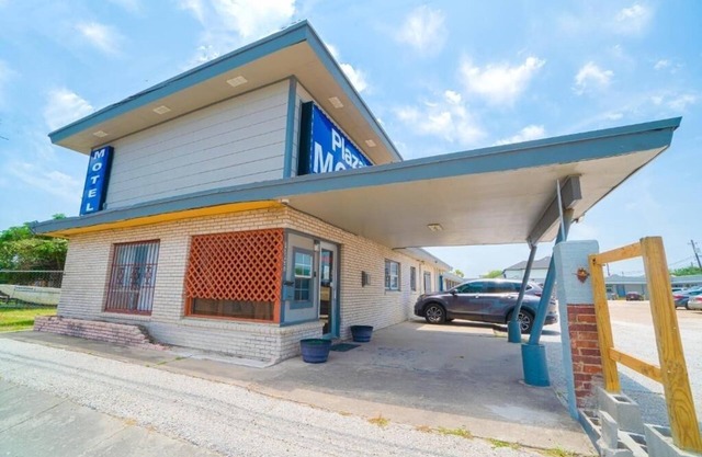 Retreat Unit Free Parking Near Mustang Island Beach And Local Sights