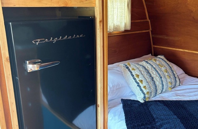 Retro Camper full size bed